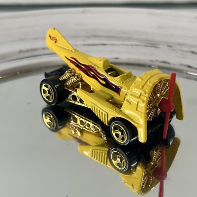 1996 HOT WHEELS DOG FIGHTER YELLOW 1:64 DIECAST AIRPLANE CAR BLACK & RED FLAMES