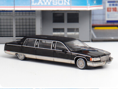 XiaoGuang Model 1/64 Scale Fleetwood Limousine Black Diecast Car