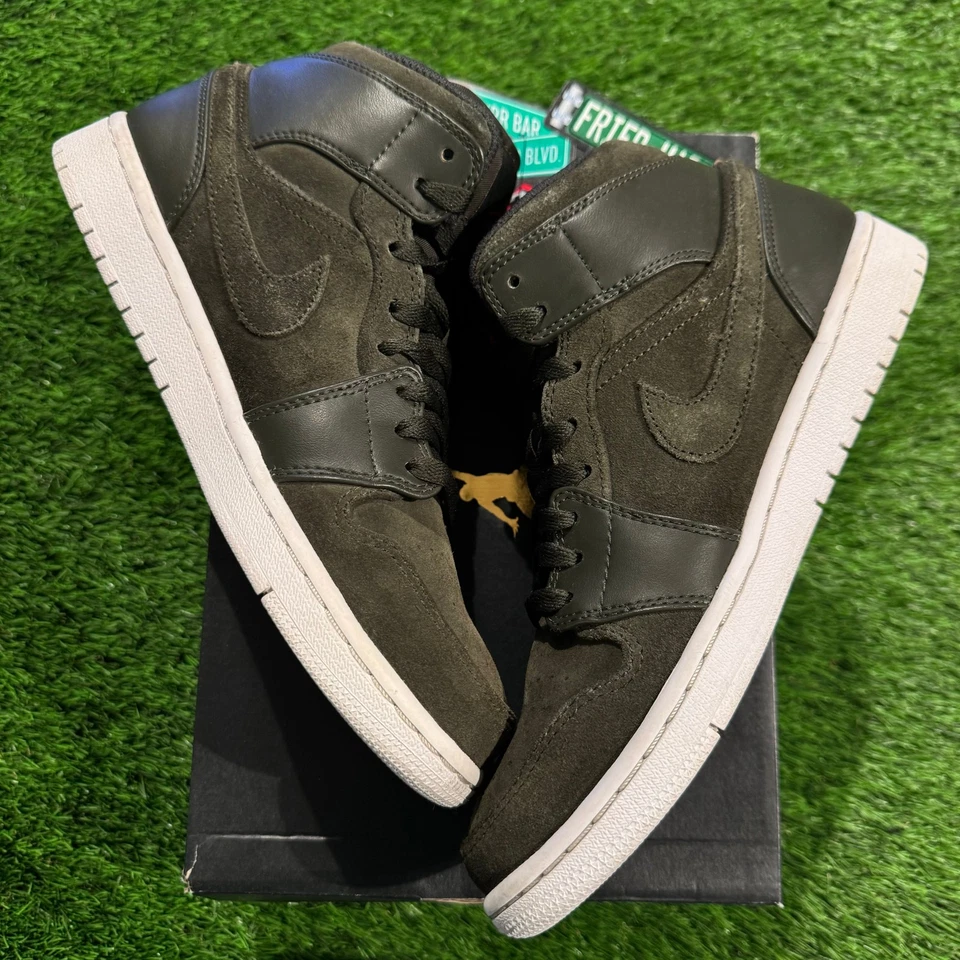 Air Jordan 1 Mid 'Sequoia Max Orange' 8M/9.5W — 第 2/4 张图片