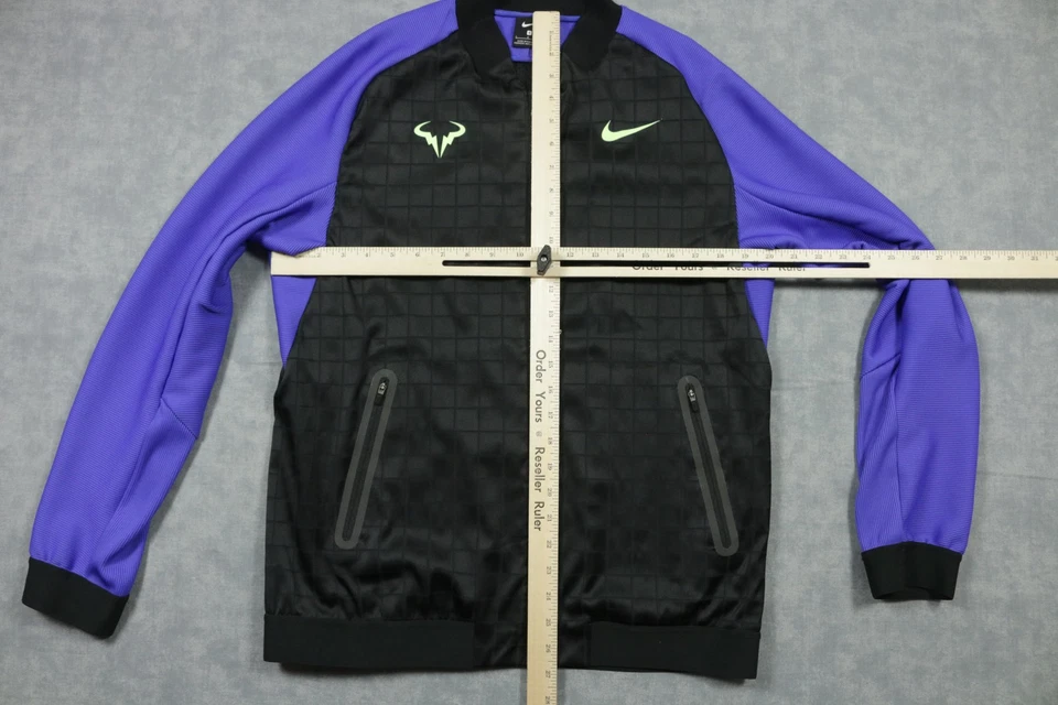 Chaqueta de tenis Nike Rafa para hombre pequeña negra púrpura bolsillos con cremallera logotipo de toro ropa deportiva Foto 4 de 4