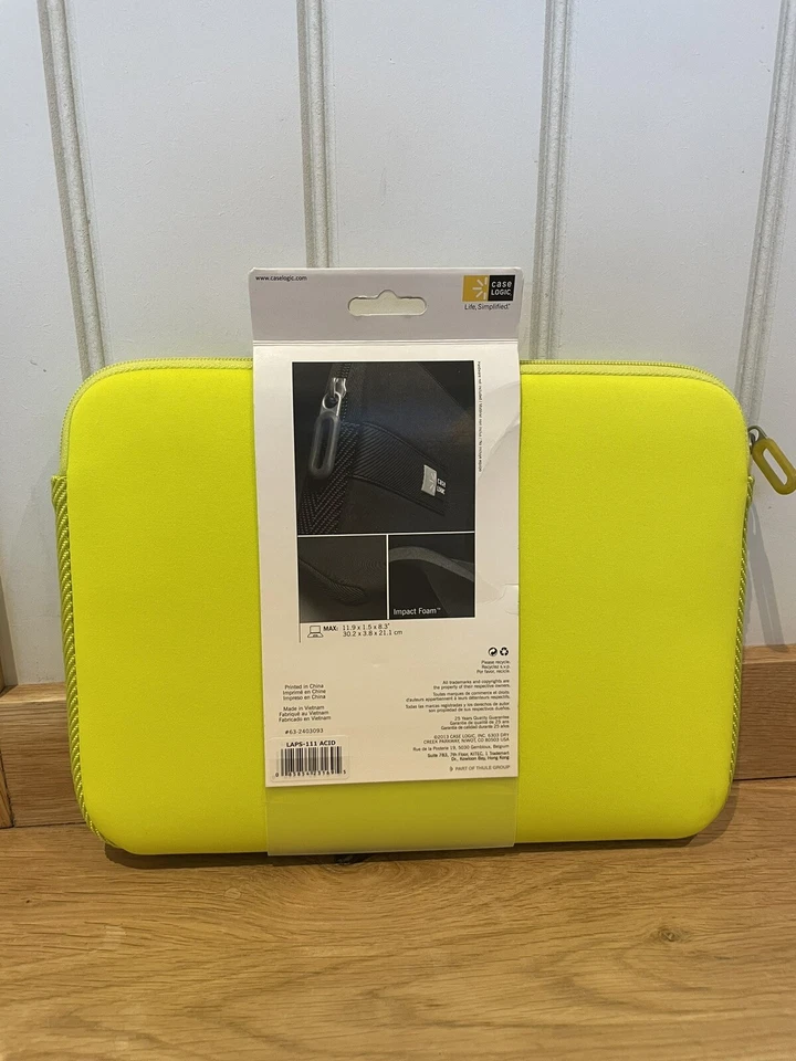 Laptop Case (Case Logic) 10.1-11.6” Lime Green RRP £23.99 - Image 2 of 2