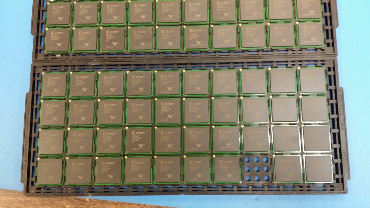 XC2V3000-5FG676C FPGA Virtex-II Family 3M Gates 32256 Cells 750MHz