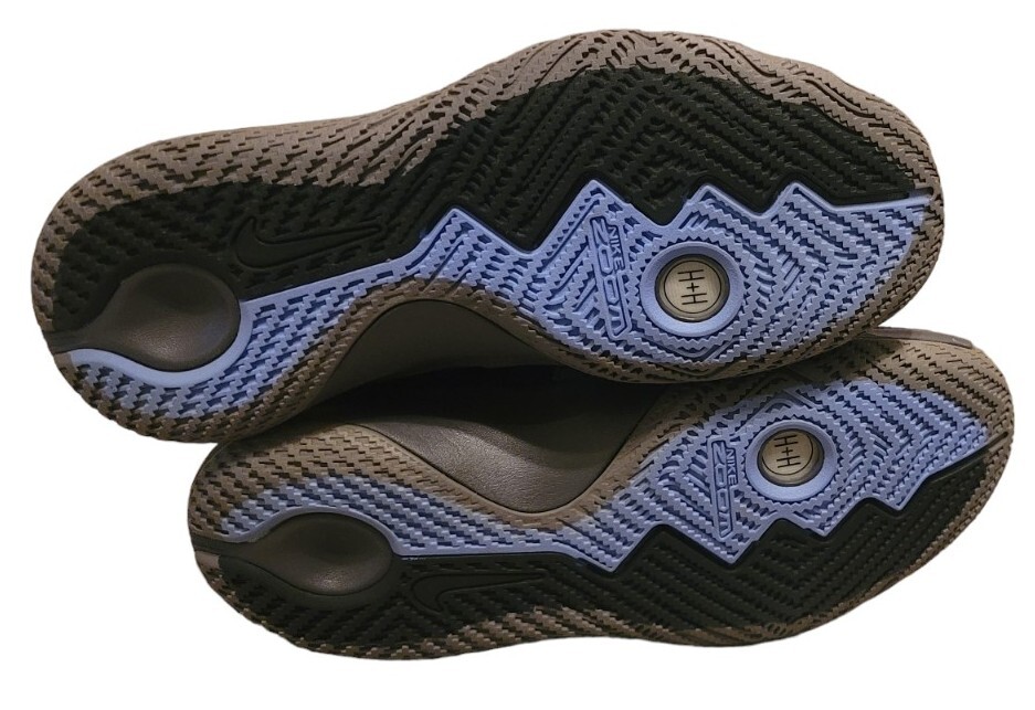 【明日まで】NIKE Kyrie Flytrap バッシュAA7071-009 Nike Kyrie Flytrap Black Thunder Grey AA7071-011 Sneaker