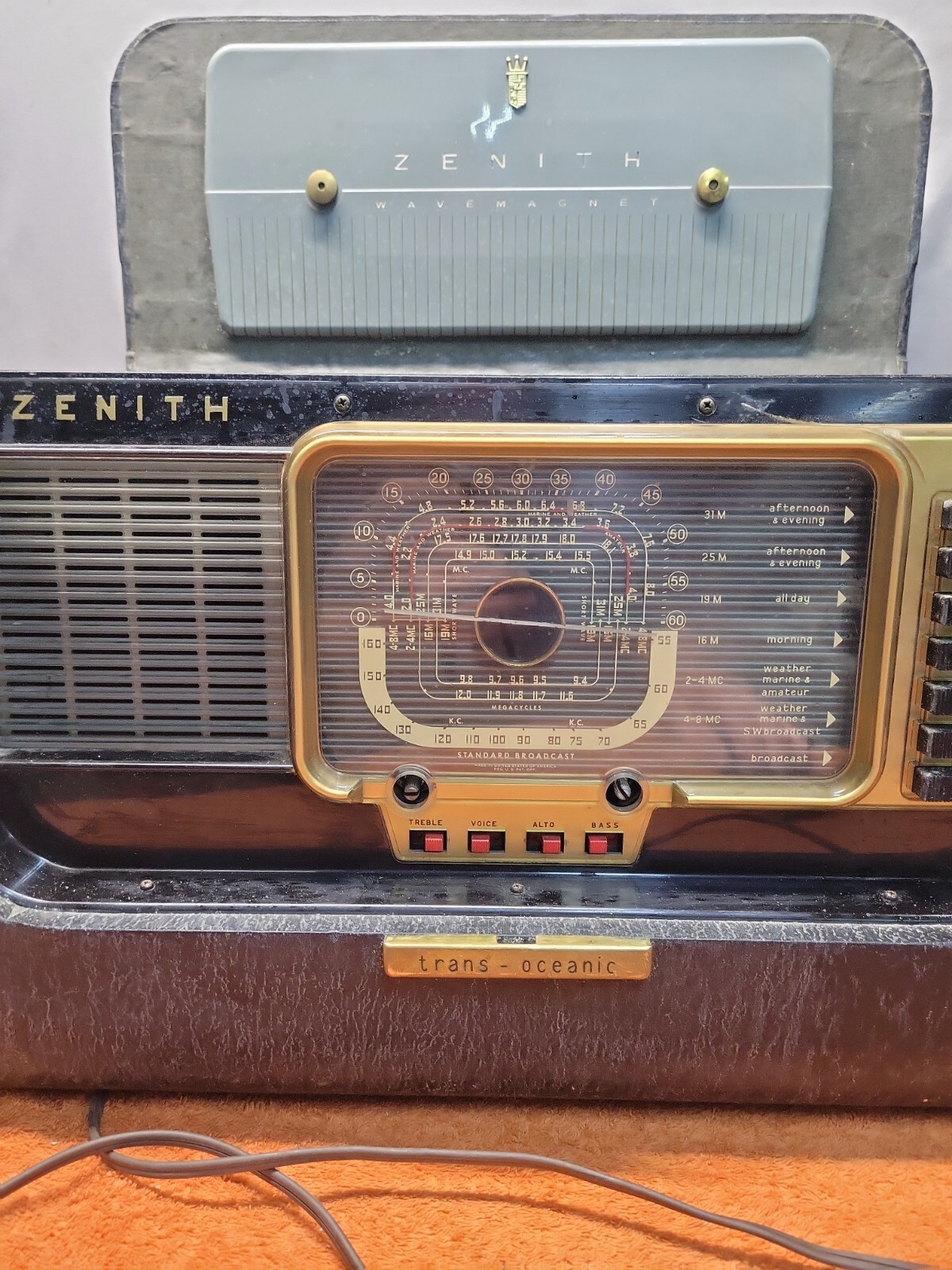 U•Vintage ZENITH TRANS OCEANIC Y600 Portable Tube Radio Short Wave