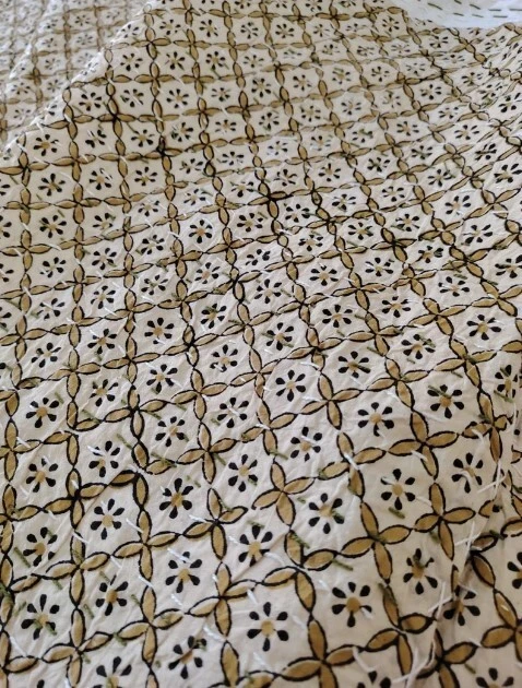 Beige floral Print Indian kantha throw handmade cotton quilt king size bedspread - Image 3 of 4