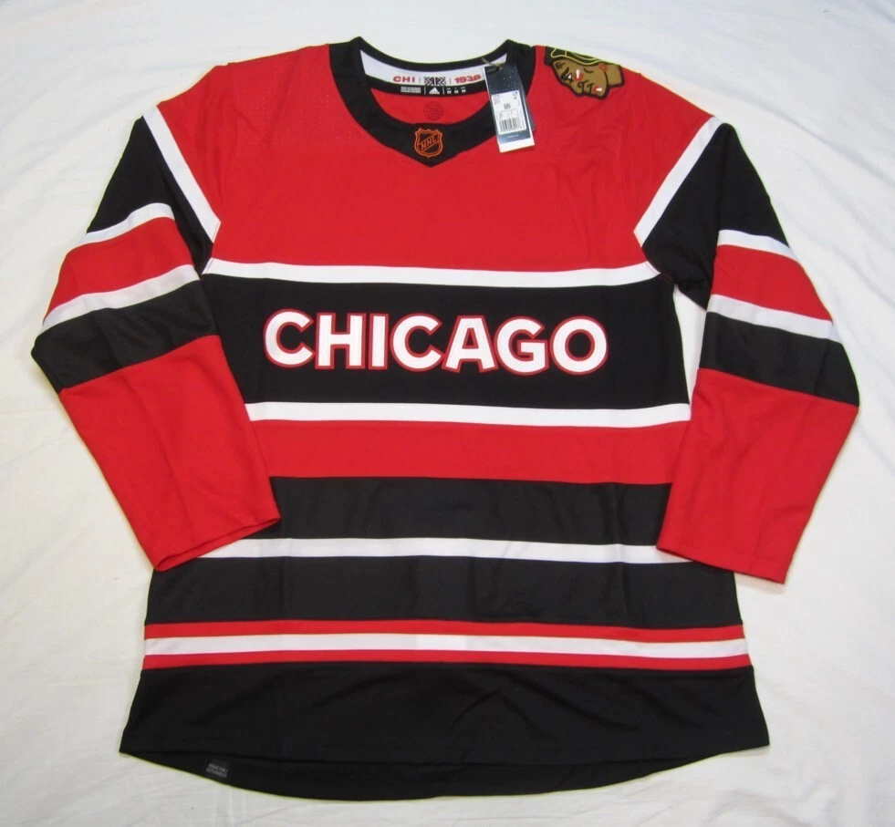 NHL on X: #ReverseRetro szn for the @nhlblackhawks has arrived. 👀 Chicago's  Reverse Retro 2022 jersey features a literal interpretation of Reverse  Retro: reversed placement of black and red colors from the