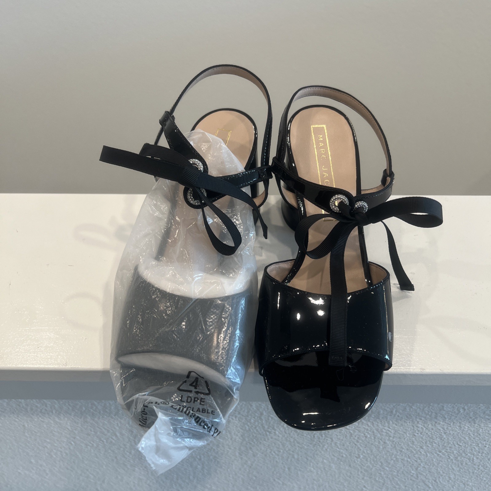 * RARE* Marc Jacobs Patent Leather Black Sandals Bow Lace U.S. 9.5 image 4