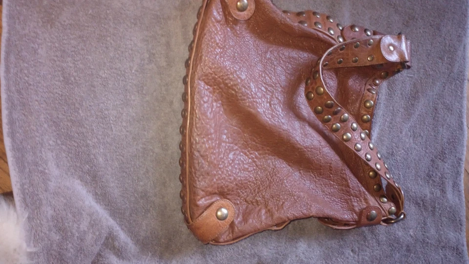 Bolso de cuero vintage Kooba Jillian hobo con herrajes de latón Foto 2 de 4