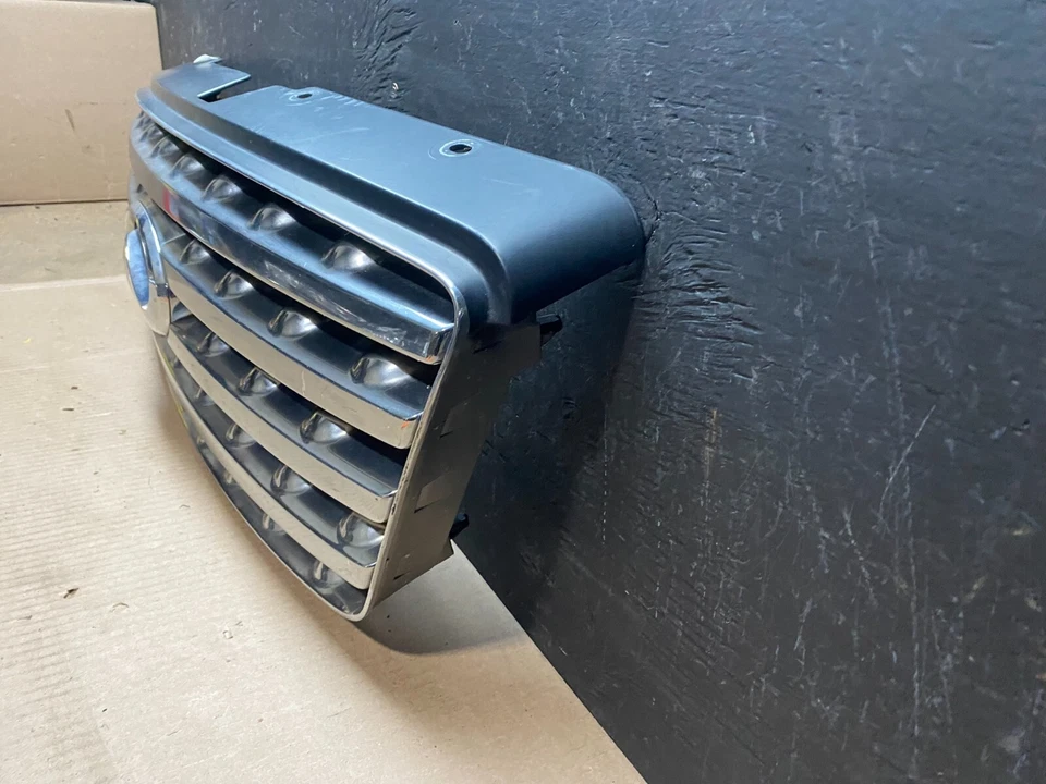 2003 2004 2005 Infiniti FX35 Grill Grille W/ Emblem Oem E4549 DG1 - Image 2 of 4