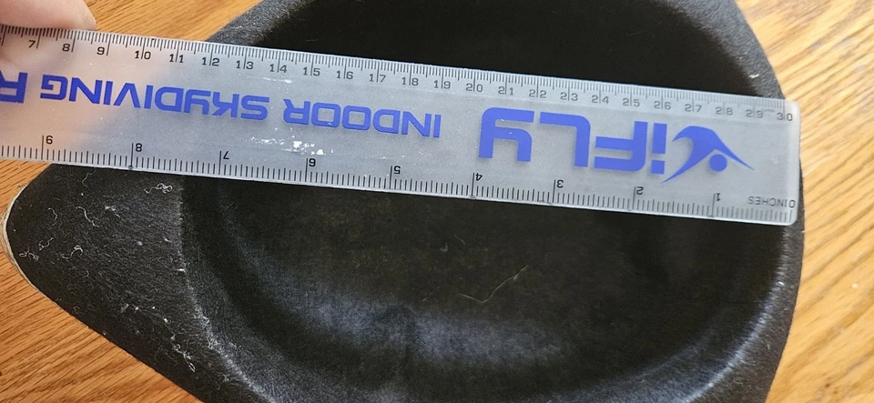 Sombrero Disfraz Infantil Tri-Maíz Fieltro Negro con Borde Dorado Foto 4 de 4