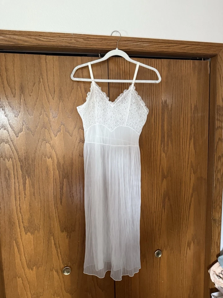 Vintage 60's SEAMPRUFE Slip Dress Size 36 White Nylon Lace And Pleated - Image 3 of 4