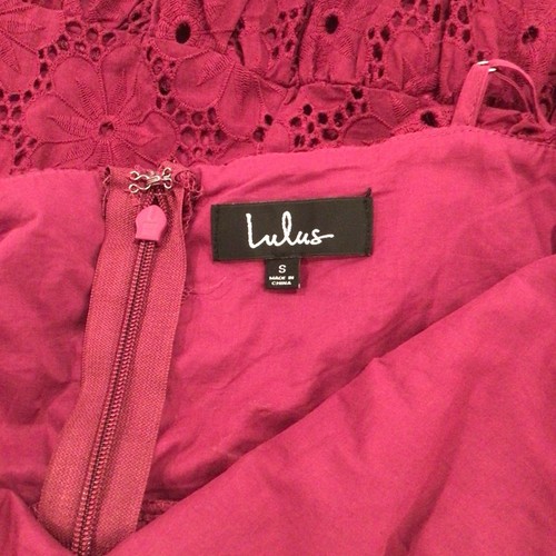 Vestido Solero Lulu's Rosa Caliente Ojales Volantes Recortado Nuevo con Etiquetas Talla S - Imagen 4 de 5
