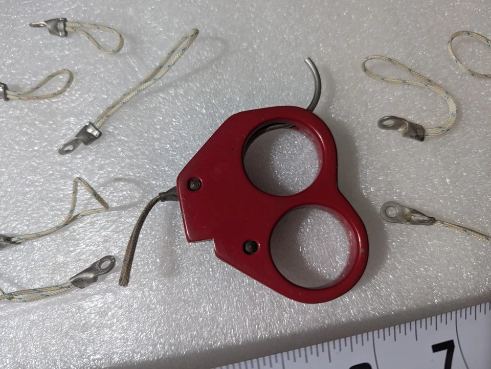 Vintage RARE AS IS PARTS COLLECT 2 Finger Red Archery release w/ Loop String - Image 2 of 4