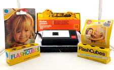 Vtg Kodak Pocket Instamatic 20 Camera and flash cubes Untested