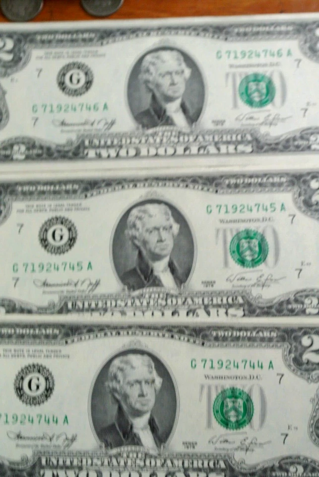Lot of 5 Two Dollar Bill $2 Notes 1976 CRISP UNC $10 FV CONSECUTIVE SERIAL #S - Image 4 of 4