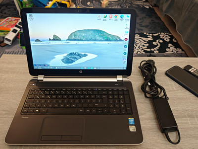 HP Pavilion 15,6'' Notebook i5-4200U 8GB GeForce GT 740M Windows 10