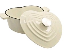 BNIB Maison M cast iron heart casserole dish velvet cream 1.9L design style 