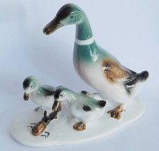 Porzellanfigur Ente mit Küken + Käfer Entenfamilie Gräfenthal 8928 11cm