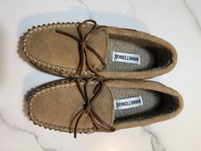 Minnetonka Men's size 8 Lined Hardsole Slipper/Moccasins Tan Brown Suede