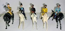 5 Britains Calvary Toy Soldiers Musicians On Horses Vintage Figures