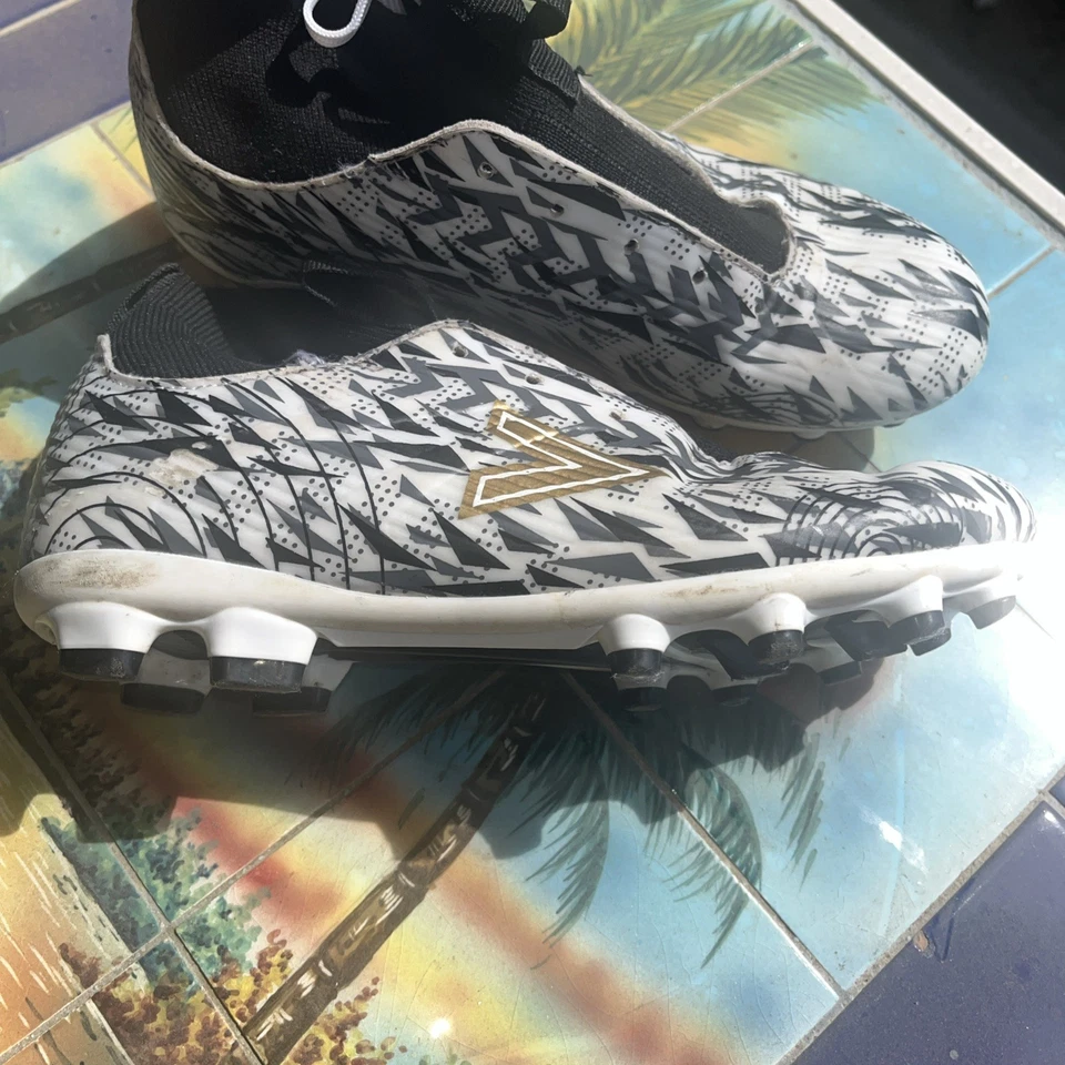 Botines de fútbol Mitre Strike para hombre talla 4 blanco combo Foto 4 de 4