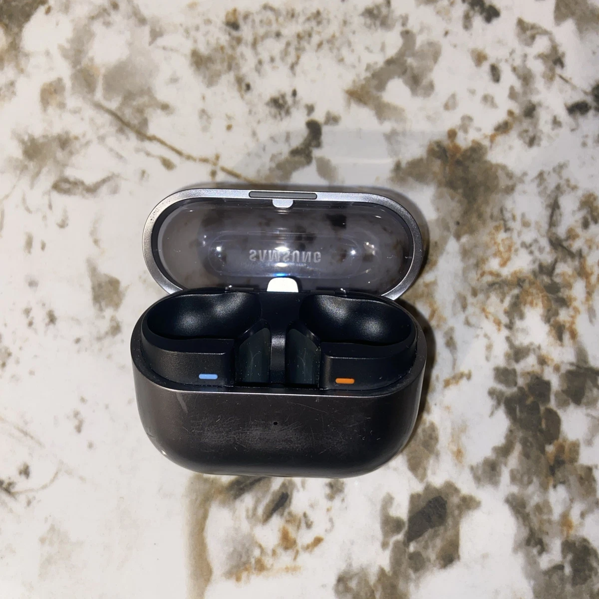 Funda de carga Samsung Galaxy Buds 3 Pro R-630 plateada original usada excelente estado