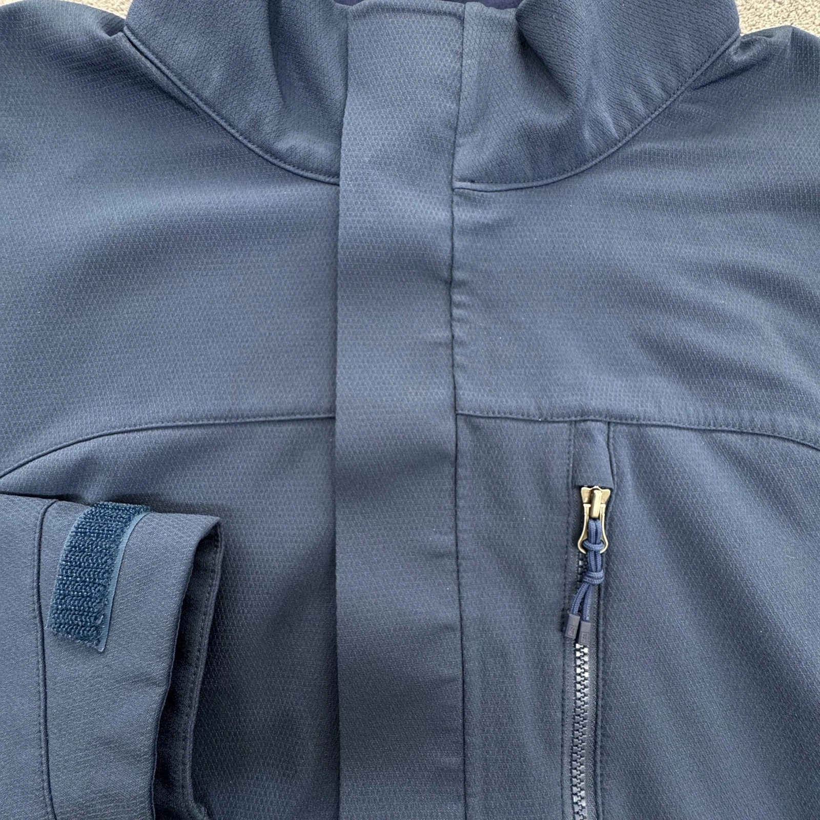 REI Jacket Mens L Blue Windbreaker Full Zip Lined Taped Seams Pockets Softshell