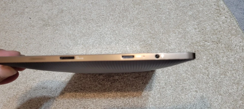 Paquete de tableta ASUS Eee Pad Transformer TF101 (solo Wi-Fi) 10,1" solo para piezas Foto 3 de 4