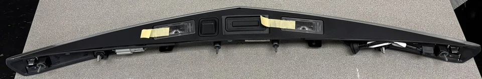 Cadillac CTS 2014-2016 maletero trasero moldeado plateado cámara única GM OEM 22895572 Foto 3 de 4