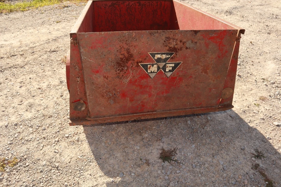 Remolque de volteo vintage MF Massey Ferguson césped y jardín carro patio Foto 3 de 4