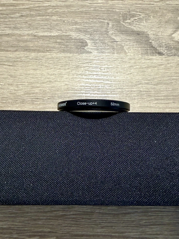 Neweer 52mm Close-Up Macro Lens Filter Set +1 +2 +4 +10 in Soft Pouch - Image 3 of 4