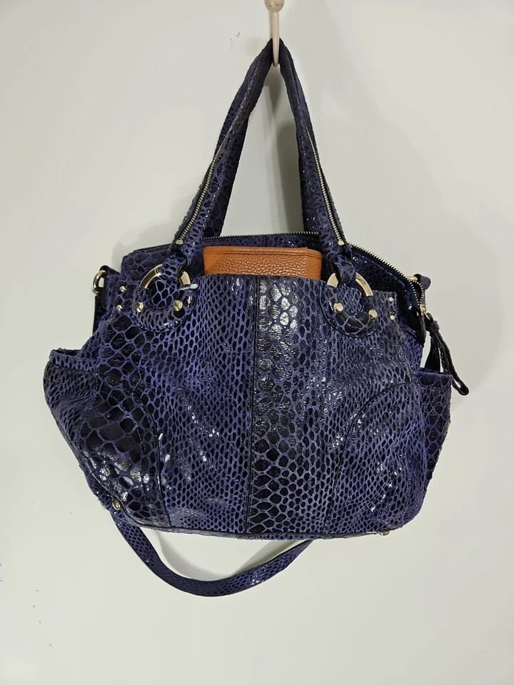 Cartera bandolera/hombro de cuero con patrón animal azul brillante B Makowsky 14x11x3 Foto 4 de 4