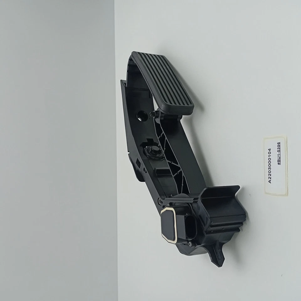 2004-2009 Mercedes-Benz S550 Accelerator Pedal A2203000104 - Image 3 of 4