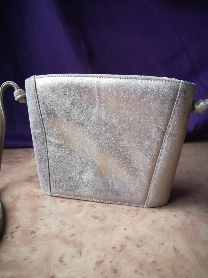 Jacques Vert women's leather crossbody bag gold trapeze made in Italy - Image 4 of 4