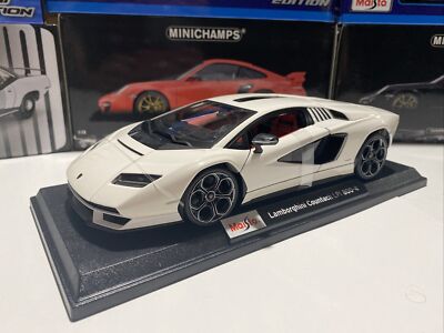 MAISTO 1:18 Scale Diecast Model Car - Lamborghini Countach LPI 800-4 in White