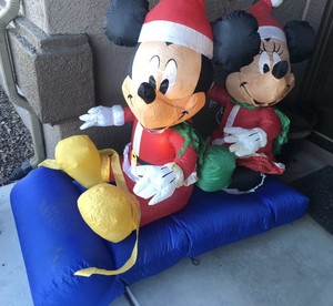 minnie blow up christmas