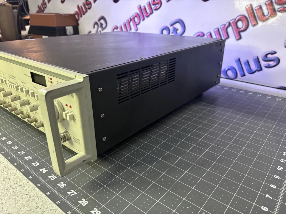 Wavetek 907A Signal generator 7 @ 12.4 GHz, AM, FM, PM. - Image 4 of 4