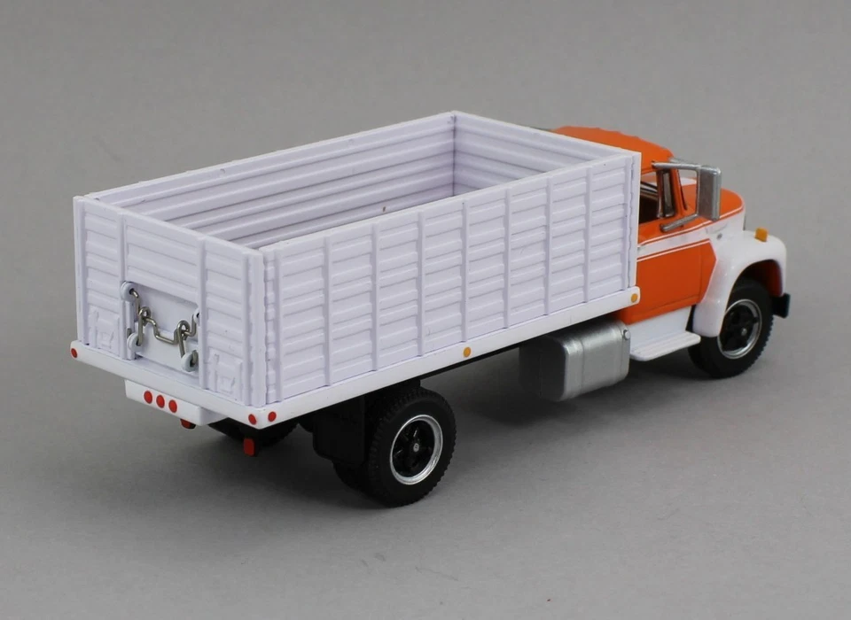 2025 DCP 1:64 *OMAHA ORANGE & WHITE* International Loadstar GRAIN TRUCK *NIB* - Image 4 of 4