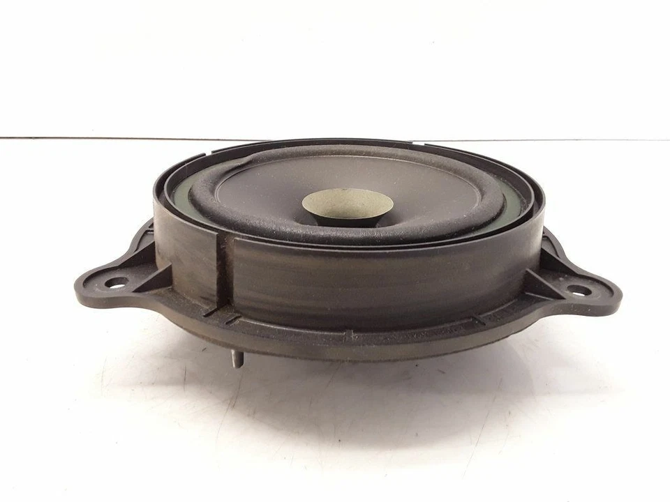 Nissan Titan 2005 5.6 rear right left door speaker 28156-7Z800 diesel 227kW - Image 2 of 4