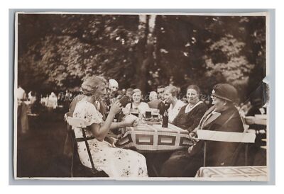 Women & Men in the Beer Garden at Beer & Lunch - Old Photo 1930s