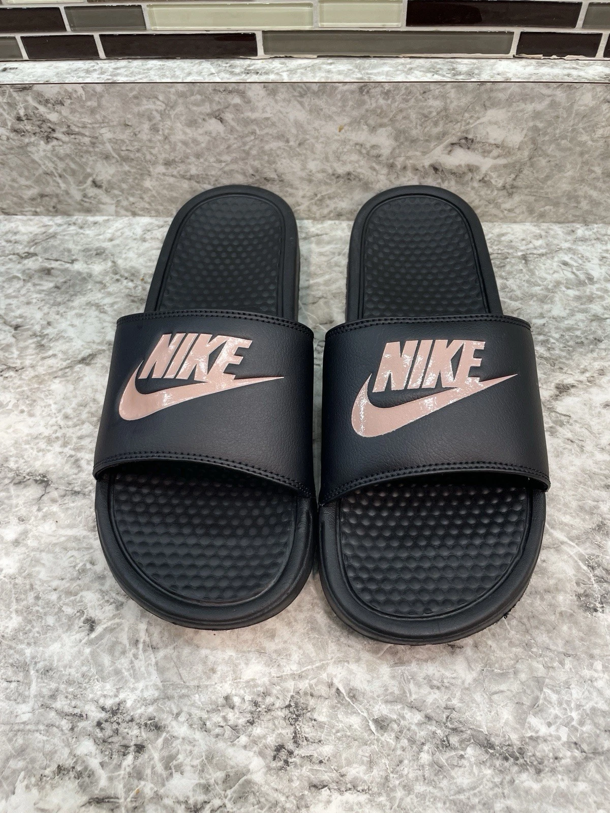 Sandali da donna Nike Benassi JDI nero oro rosa slide taglia 11