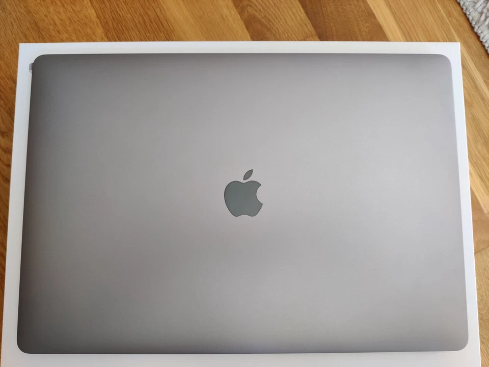 Apple MacBook Pro 16" 2019 · i9 · 16GB · 1TB, photo 1 sur 5