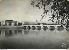 Postcard - 49 - Saumur - The Loire the Cessart Bridge and the Theatre - Den Card