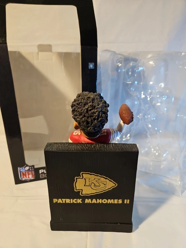 PATRICK MAHOMES Kansas City Chiefs "Jersey enmarcado" Vitrina NFL Bobblehead Foto 4 de 4