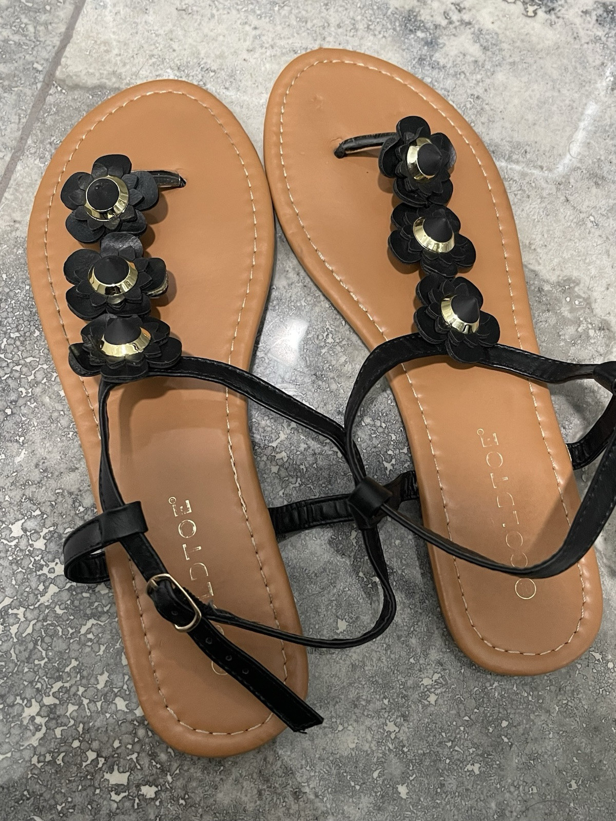 Black & Gold Floral Toe Ring Sandals - Size 10