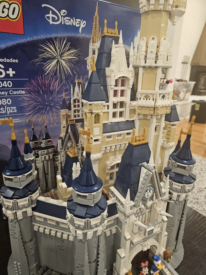 LEGO Disney: El Castillo Disney (71040) - Usado Foto 3 de 4