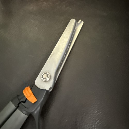FISKERS SOFT TOUCH QUILTERS CRAFTERS LOCKING SCISSORS MADE IN USA - Picture 6 of 15
