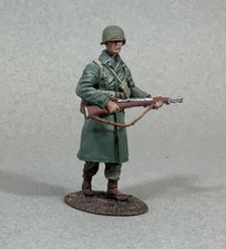 BRITAINS WORLD WAR 2 ALLIES 25244 U.S. INFANTRY IN RAINCOAT WALKING 1943