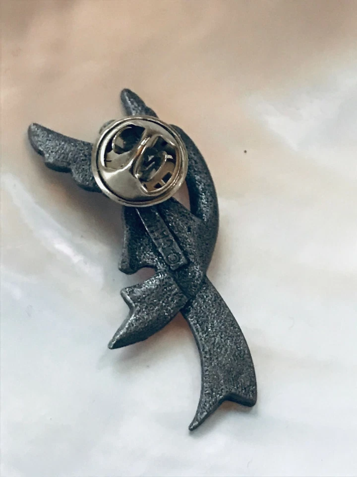 Pequeño ángel de peltre firmado Camco Estate con esmalte rosa cinta de cáncer de mama regazo Foto 4 de 4