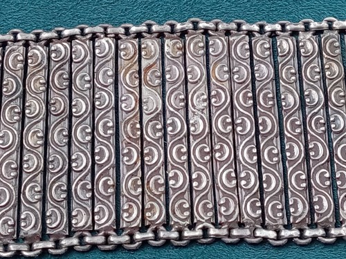 Estate find Rare Oriental Antique Silver Link Bracelet: 6.5", Weight is 82 grams - Picture 4 of 11